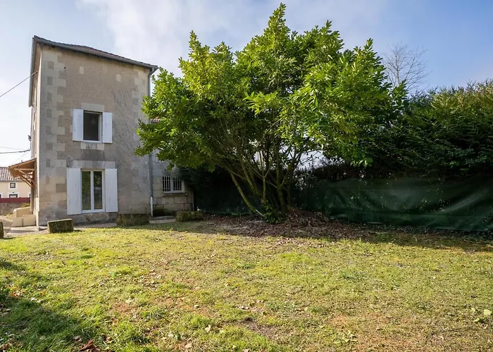 Сasa de vacaciones Maison De Avec Jardin 